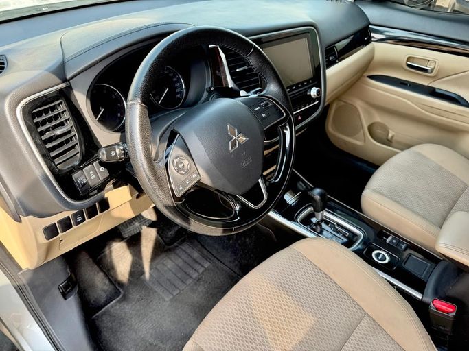 مستعملة Mitsubishi Outlander ثالثاً فيس ليفت 3، 3.0 لتر، 2023 في الإمارات، دبي من HIGHLAND CARZ، اللون فضي. مواصفات الخليج | AUTO.AE | إعلان #296020 — صورة 15 من 17