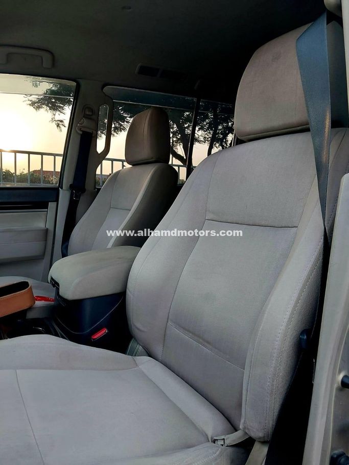 Подержанный Mitsubishi Pajero IV Рестайлинг 2, 3.5 л, 2015 в Дубае от Alhamd Motors Золотистый цвет. GCC | AUTO.AE