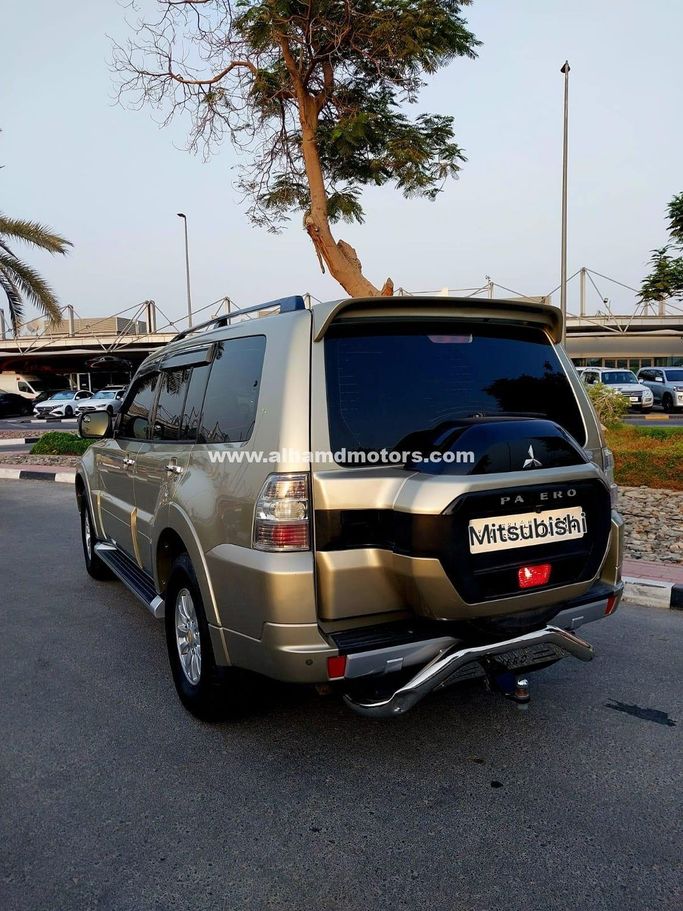 Подержанный Mitsubishi Pajero IV Рестайлинг 2, 3.5 л, 2015 в Дубае от Alhamd Motors Золотистый цвет. GCC | AUTO.AE