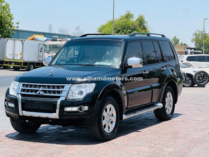 Used Mitsubishi Pajero IV Facelift 2, 3.5 l, 2015 in Dubai by Alhamd Motors, Black color. GCC Specs | AUTO.AE