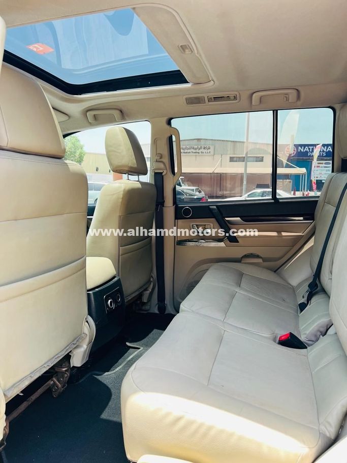 Used Mitsubishi Pajero IV Facelift 2, 3.5 l, 2015 in Dubai by Alhamd Motors, Black color. GCC Specs | AUTO.AE