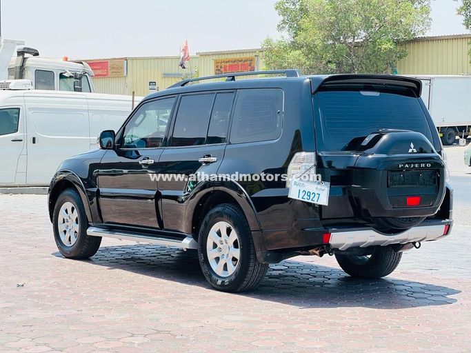 Used Mitsubishi Pajero IV Facelift 2, 3.5 l, 2015 in Dubai by Alhamd Motors, Black color. GCC Specs | AUTO.AE