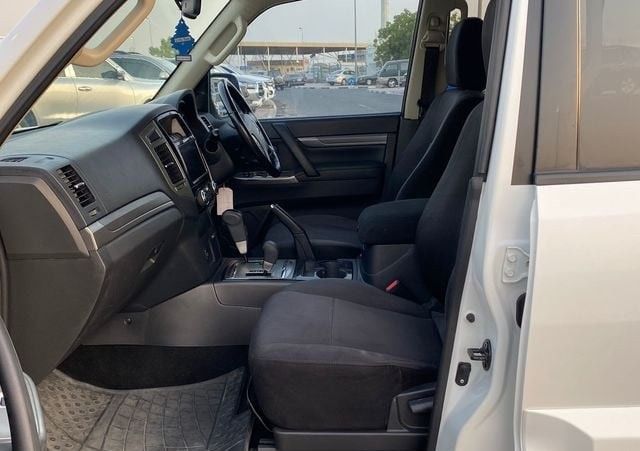 Used Mitsubishi Pajero IV Facelift 2, 3.2 l, 2017 in Dubai by Alhamd Motors, White color. Other | AUTO.AE