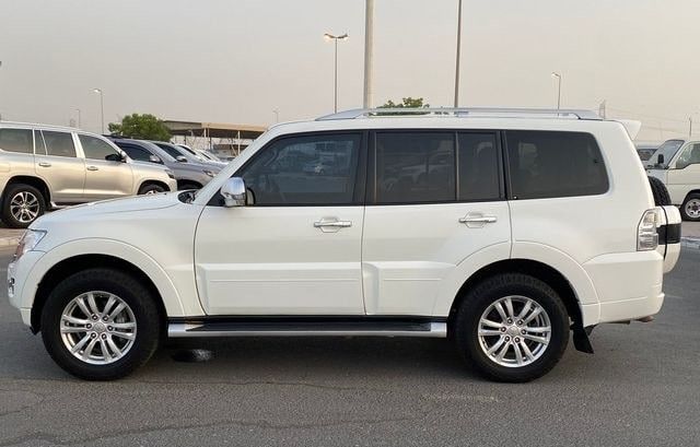 Used Mitsubishi Pajero IV Facelift 2, 3.2 l, 2017 in Dubai by Alhamd Motors, White color. Other | AUTO.AE