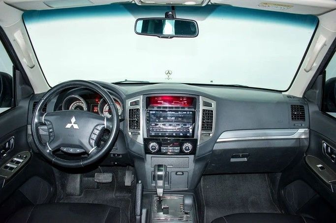 Подержанный Mitsubishi Pajero IV Рестайлинг 2, 3.0 л, 2022 в Дубае от AG Motors Белый цвет. GCC | AUTO.AE