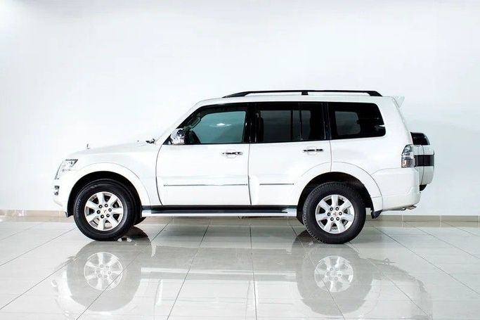 Подержанный Mitsubishi Pajero IV Рестайлинг 2, 3.0 л, 2022 в Дубае от AG Motors Белый цвет. GCC | AUTO.AE