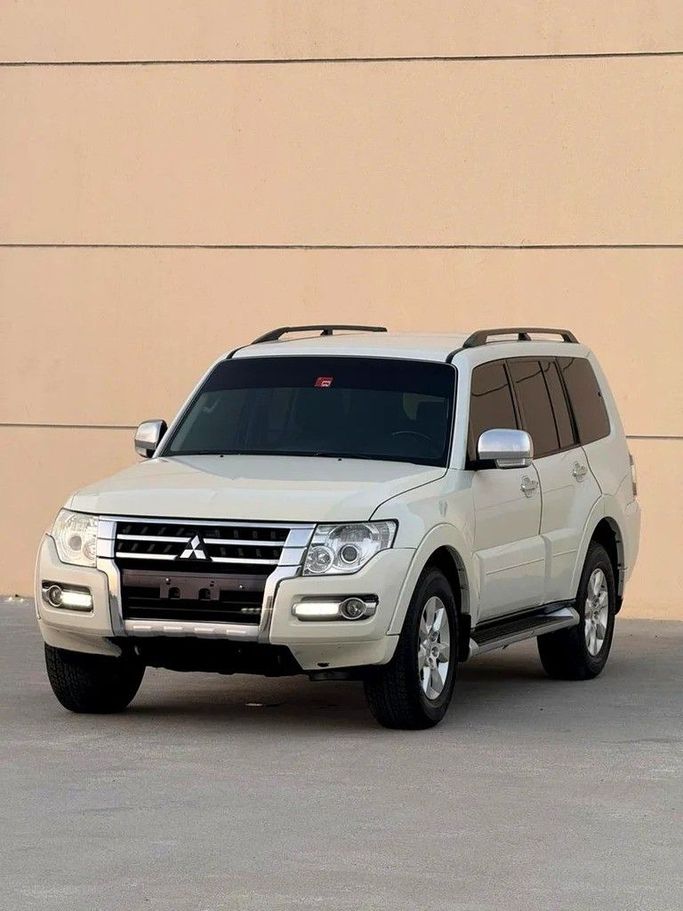 Подержанный Mitsubishi Pajero IV Рестайлинг 2, 3.0 л, 2017 в Дубае от Abdo Al Muthanna Used Cars Белый цвет. GCC | AUTO.AE