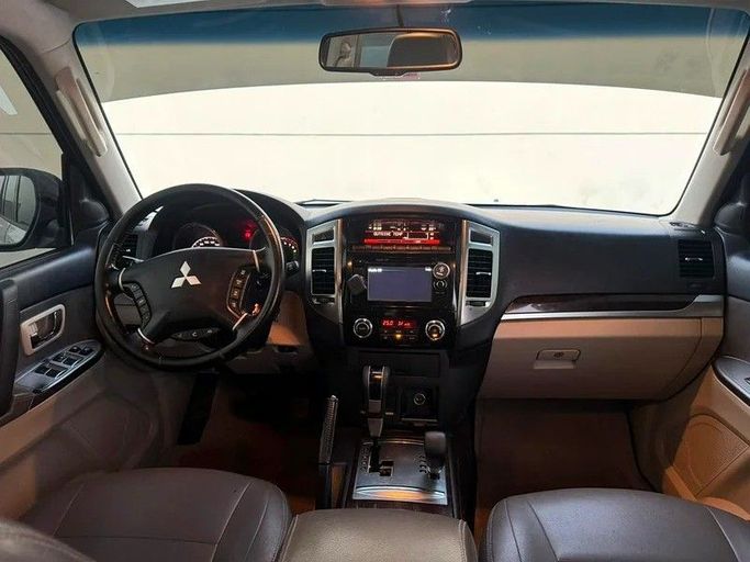 Подержанный Mitsubishi Pajero IV Рестайлинг 2, 3.0 л, 2017 в Дубае от Abdo Al Muthanna Used Cars Белый цвет. GCC | AUTO.AE