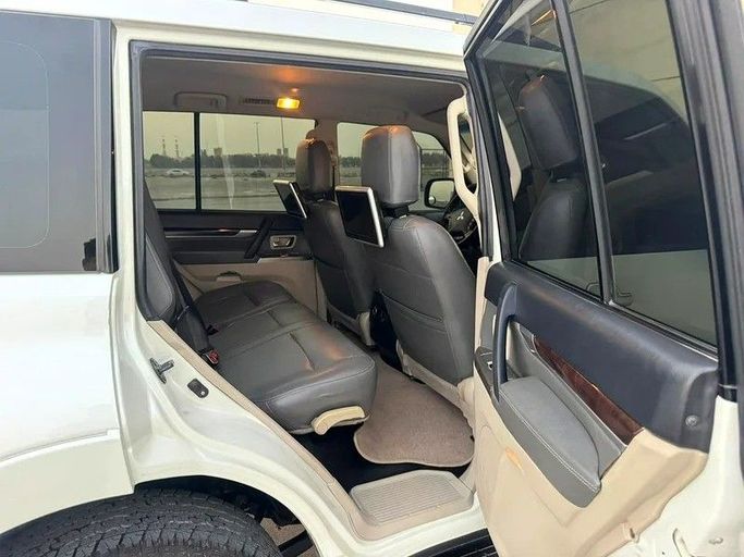 Подержанный Mitsubishi Pajero IV Рестайлинг 2, 3.0 л, 2017 в Дубае от Abdo Al Muthanna Used Cars Белый цвет. GCC | AUTO.AE