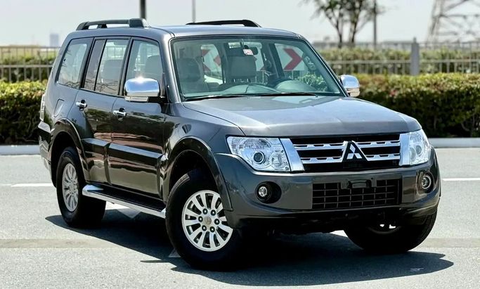 مستعملة Mitsubishi Pajero عملية فيس ليفت IV 1, 3.8 l, 2012 في في دبي من Auto Links LLC، اللون رمادي. مواصفات الخليج | AUTO.AE | إعلان #260848