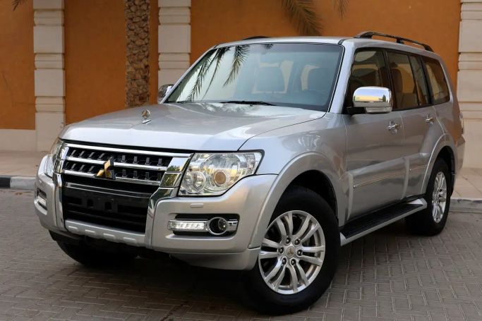 Used Mitsubishi Pajero IV Facelift 2, 3.8 l, 2019 in Dubai by AL MARWA CARS, Silver color. GCC Specs | AUTO.AE | Listing #266001