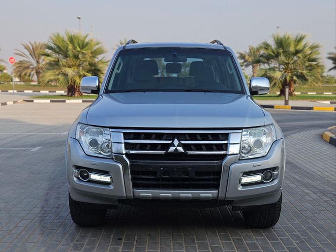 Used ⁦Mitsubishi Pajero IV Facelift 2, 3.0 l, 2019⁩ in UAE, Dubai by NEW ABU TAJ MOTORS, Beige color. GCC Specs | AUTO.AE | Listing #286771
