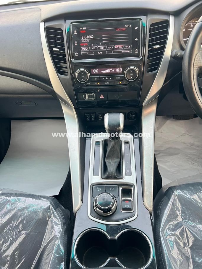 Подержанный Mitsubishi Pajero Sport III, 2.4 л, 2018 в Дубае от Alhamd Motors Белый цвет. Other | AUTO.AE