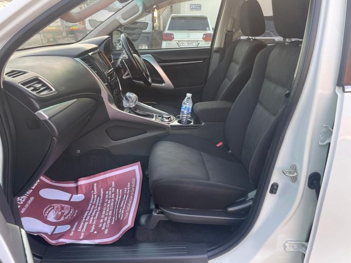 Подержанный Mitsubishi Pajero Sport III, 2.4 л, 2017 в Дубае от Alhamd Motors Белый цвет. Other | AUTO.AE