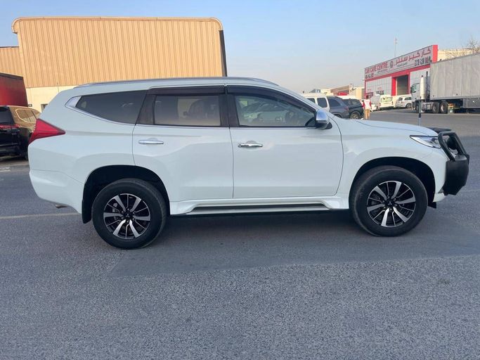 Подержанный Mitsubishi Pajero Sport III, 2.4 л, 2017 в Дубае от Alhamd Motors Белый цвет. Other | AUTO.AE