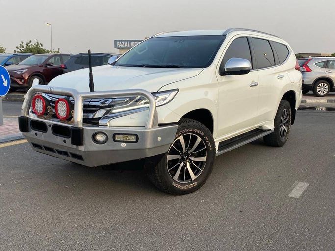 Подержанный Mitsubishi Pajero Sport III, 2.4 л, 2017 в Дубае от Alhamd Motors Белый цвет. Other | AUTO.AE