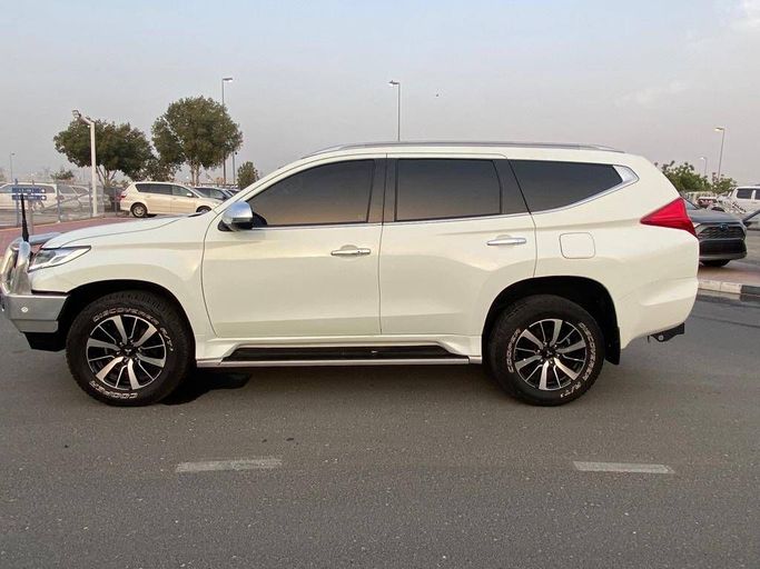Подержанный Mitsubishi Pajero Sport III, 2.4 л, 2017 в Дубае от Alhamd Motors Белый цвет. Other | AUTO.AE