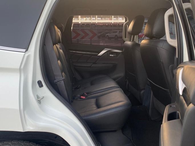 Подержанный Mitsubishi Pajero Sport III, 2.4 л, 2017 в Дубае от Alhamd Motors Белый цвет. Other | AUTO.AE