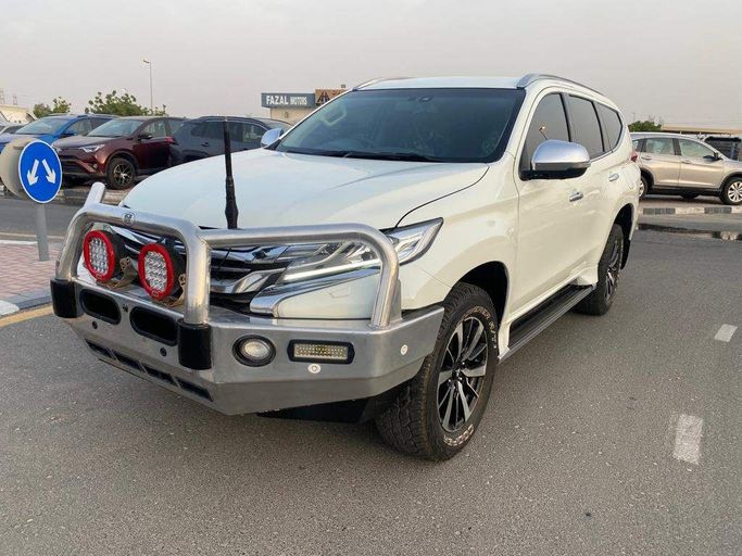 Подержанный Mitsubishi Pajero Sport III, 2.4 л, 2017 в Дубае от Alhamd Motors Белый цвет. Other | AUTO.AE