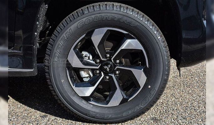 New Mitsubishi Pajero Sport III Facelift, 2.4 l, 2025 in Dubai by Segrex Auto, Black color. GCC Specs | AUTO.AE