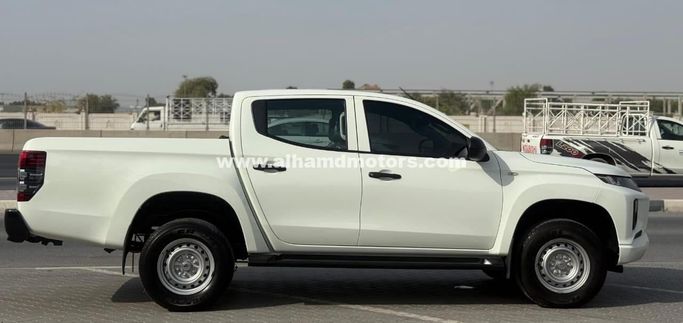 Подержанный Mitsubishi Triton V Рестайлинг, 2.4 л, 2023 в Дубае от Alhamd Motors Белый цвет. Other | AUTO.AE