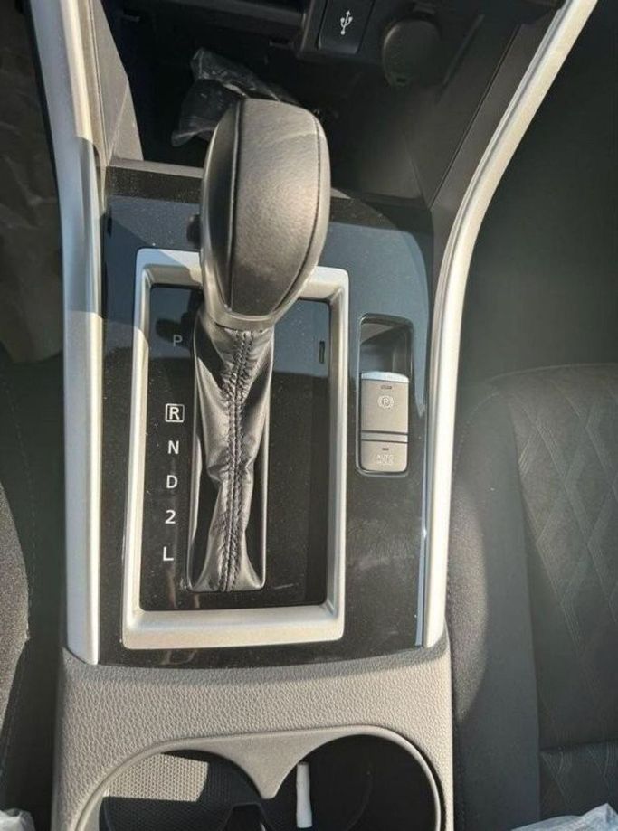 Новый Mitsubishi Xpander I Рестайлинг, 1.5 л, 2024 в Дубае от Mohamed Hakim Motors Серебристый цвет. GCC | AUTO.AE