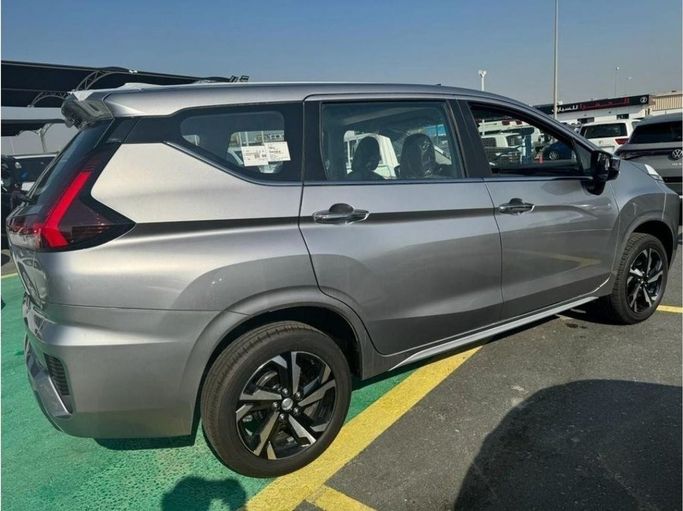 Новый Mitsubishi Xpander I Рестайлинг, 1.5 л, 2024 в Дубае от Mohamed Hakim Motors Серебристый цвет. GCC | AUTO.AE