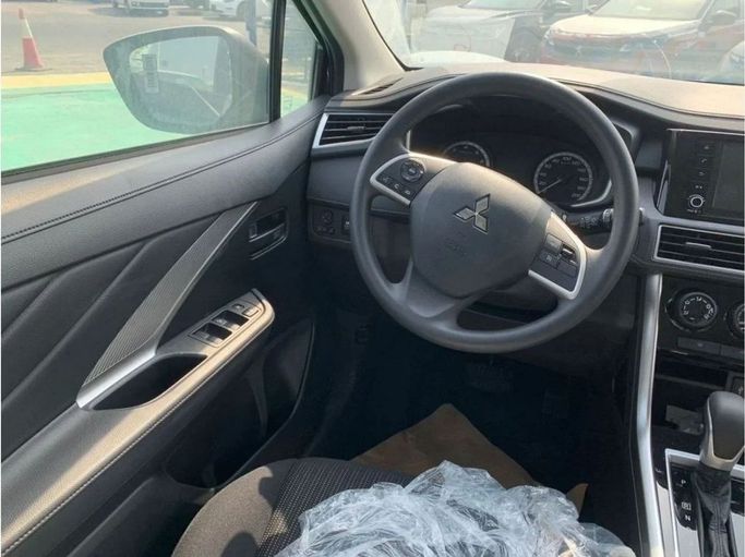 Новый Mitsubishi Xpander I Рестайлинг, 1.5 л, 2024 в Дубае от Mohamed Hakim Motors Белый цвет. GCC | AUTO.AE