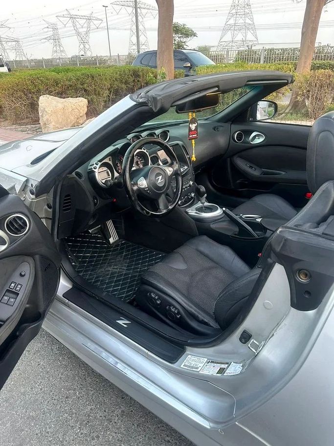 Подержанный Nissan 370Z I, 3.7 л, 2011 в Дубае от First Choice Motors Серебристый цвет. Американская | AUTO.AE