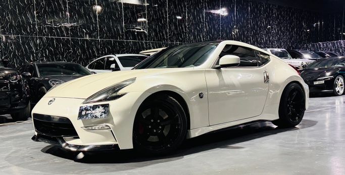 Used Nissan 370Z I Facelift, 3.7 l, 2019 in Dubai by Zeus Motors, White color. GCC Specs | AUTO.AE