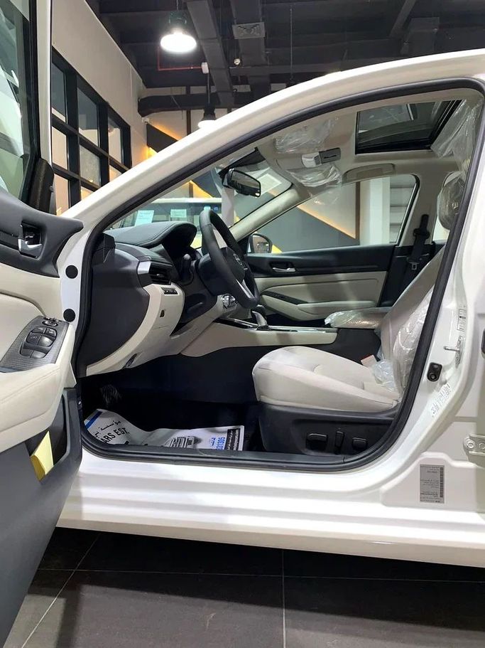 Новый Nissan Altima VI (L34) Рестайлинг, 2.5 л, 2025 в Дубае от BANIYAS CARS SHOWROOM Белый цвет. GCC | AUTO.AE