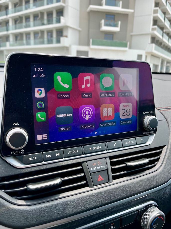 Подержанный Nissan Altima VI (L34), 2.5 л, 2021 в Дубае Оранжевый цвет. Американская | AUTO.AE