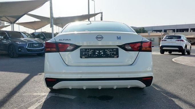 Used Nissan Altima VI (L34) Facelift, 2.5 l, 2023 in Dubai by Cariva Used Cars , White color. GCC Specs | AUTO.AE