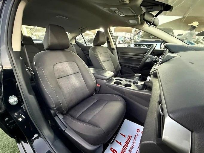Used Nissan Altima VI (L34) Facelift, 2.5 l, 2024 in Dubai by Platform Used Cars, Black color. American Specs | AUTO.AE