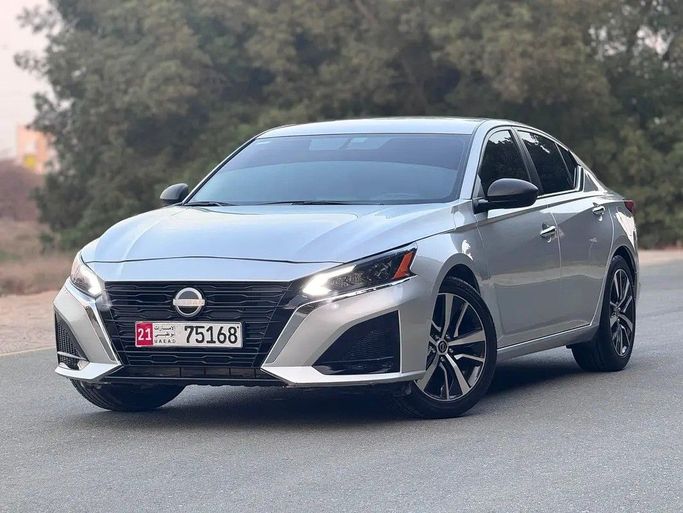 Подержанный Nissan Altima VI (L34) Рестайлинг, 2.5 л, 2024 в Дубае от Abdo Al Muthanna Used Cars Серебристый цвет. GCC | AUTO.AE