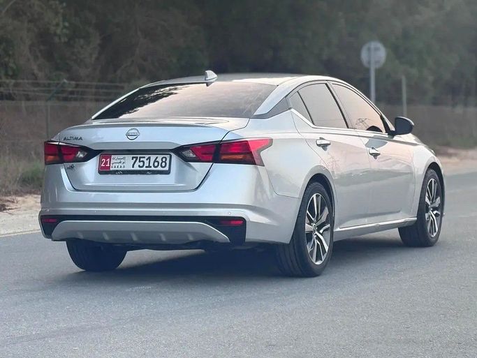 Подержанный Nissan Altima VI (L34) Рестайлинг, 2.5 л, 2024 в Дубае от Abdo Al Muthanna Used Cars Серебристый цвет. GCC | AUTO.AE