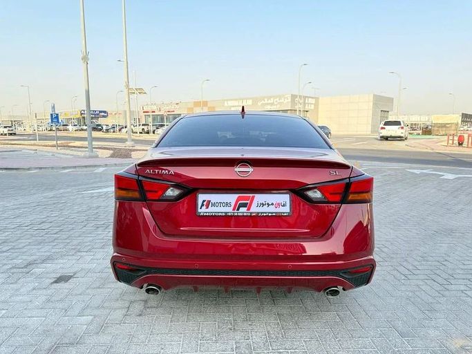 مستعملة Nissan Altima شد الوجه السادس (L34), 2.5 l, 2024 في في دبي من F1 Motors، اللون أحمر. مواصفات الخليج | AUTO.AE