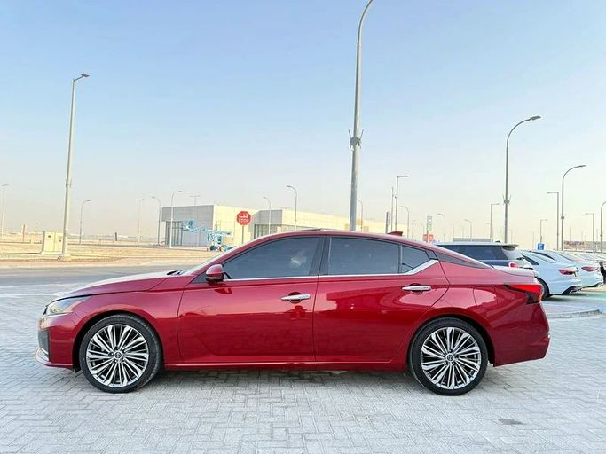 مستعملة Nissan Altima شد الوجه السادس (L34), 2.5 l, 2024 في في دبي من F1 Motors، اللون أحمر. مواصفات الخليج | AUTO.AE