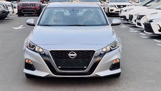 Подержанный Nissan Altima VI (L34), 2.5 л, 2021 в Дубае от DEVA CARS Серебристый цвет. GCC | AUTO.AE | Объявление #245984