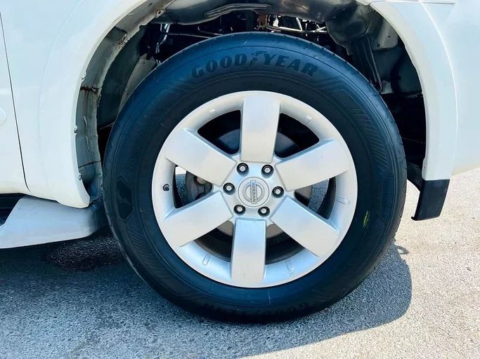 Used Nissan Armada I Facelift, 5.6 l, 2008 in Dubai by First Choice Motors, White color. GCC Specs | AUTO.AE