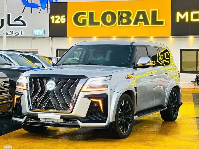 Подержанный Nissan Armada II, 5.6 л, 2017 в Дубае от Global Motors Серебристый цвет. Американская | AUTO.AE