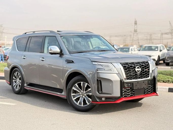 مستعملة Nissan Armada ثانياً, 5.6 l, 2017 في في دبي من GHAZNI MOTORS، اللون رمادي. المواصفات الأمريكية | AUTO.AE