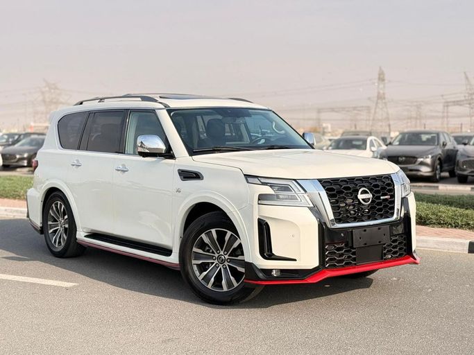 مستعملة Nissan Armada ثانياً, 5.6 l, 2018 في في دبي من GHAZNI MOTORS، اللون أبيض. المواصفات الأمريكية | AUTO.AE