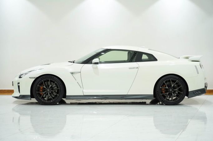 Used Nissan GT-R I Facelift 3, 3.8 l, 2019 in Dubai by Oscar Motors, White color.  | AUTO.AE