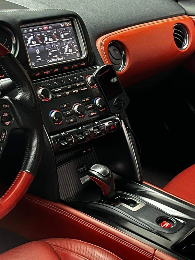 Used Nissan GT-R I Facelift 2, 3.8 l, 2015 in Dubai, Purple color. American Specs | AUTO.AE