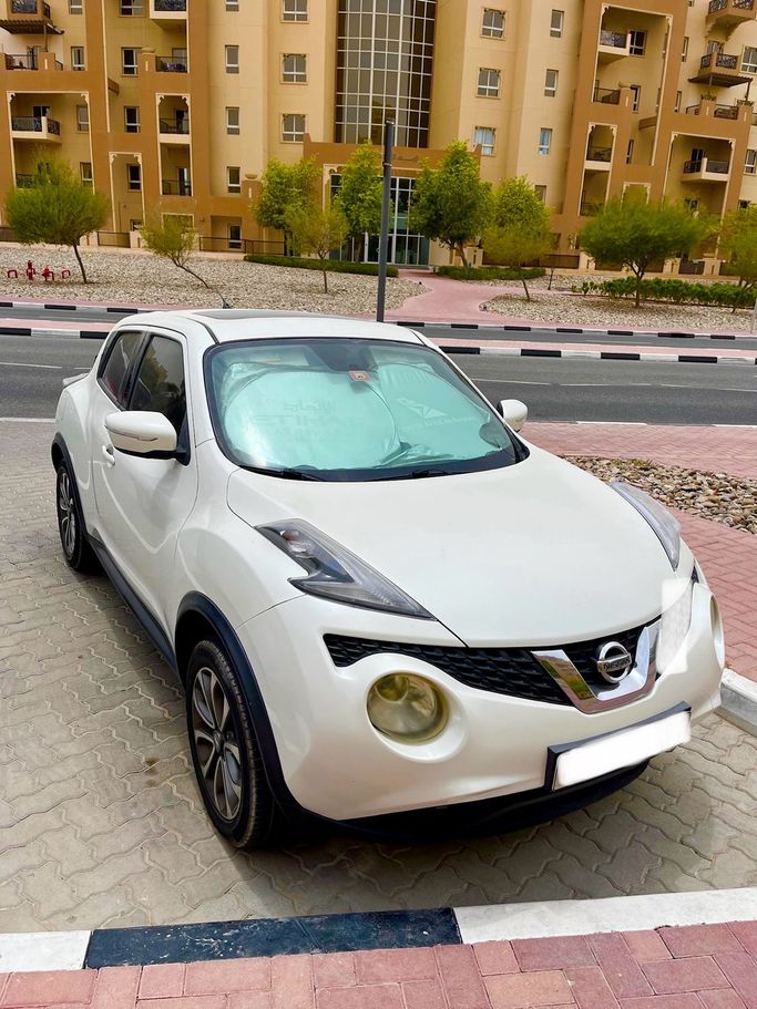 Used Nissan Juke I Facelift, 1.6 l, 2015 in Dubai, White color. GCC Specs | AUTO.AE