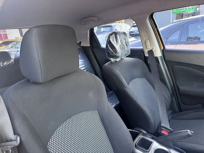 Подержанный Nissan Juke I Рестайлинг, 1.6 л, 2016 в Дубае от Shamil Motors Желтый цвет. GCC | AUTO.AE