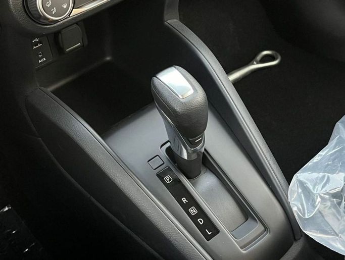 Новый Nissan Kicks I Рестайлинг, 1.6 л, 2024 в Дубае от Mohamed Hakim Motors Белый цвет. GCC | AUTO.AE