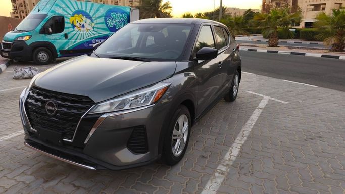 Used Nissan Kicks I Facelift, 1.5 l, 2024 in Dubai, Grey color. American Specs | AUTO.AE