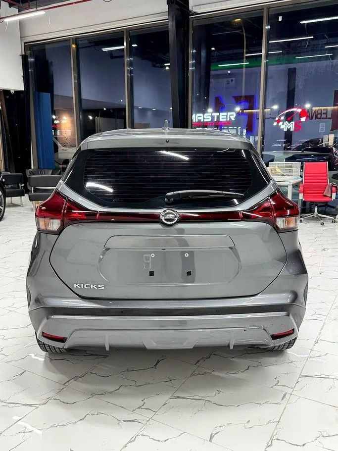 Подержанный Nissan Kicks I Рестайлинг, 1.6 л, 2021 в Дубае от F1 Motors Серый цвет. Американская | AUTO.AE